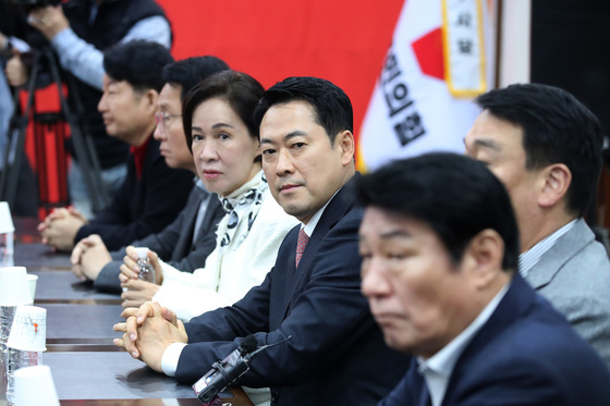 긴급회의 참석한 장동혁 대표