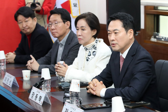 긴급회의 참석한 장동혁 대표