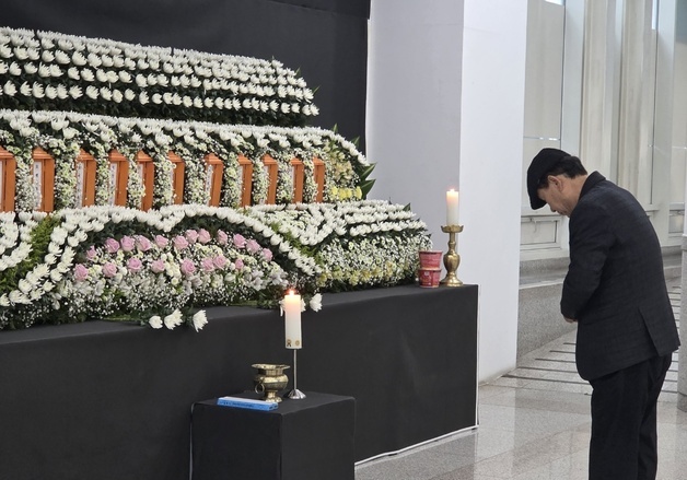 대전시청에 마련된 공장 화재 사망자 합동분향소