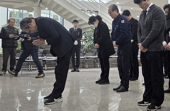 "정말 죄송합니다" 대전 분향소 찾은 안전공업 대표, 눈물의 사죄