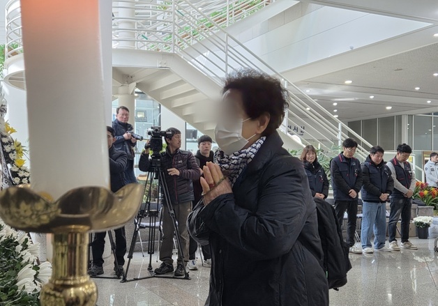 "너 없이 어떡하라고"…대전 공장화재 합동분향소 눈물바다(종합)
