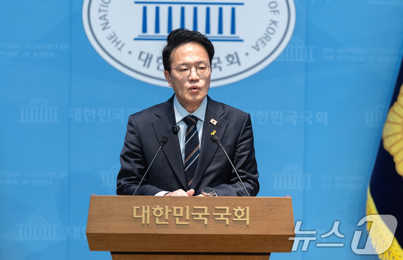 본문 이미지 - 박주민 더불어민주당 서울시장 경선후보가 22일 서울 여의도 국회 소통관에서 경선 후보들에 대한 철저한 검증을 촉구하는 기자회견을 하고 있다. 2026.3.22 ⓒ 뉴스1 이승배 기자