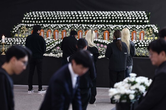 대전 화재 분향소 침통…"대한민국 여전히 안전불감증 못 벗어나"
