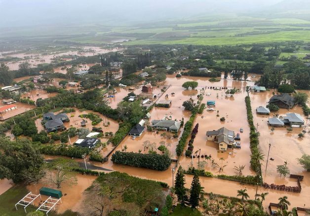 하와이 20년 만에 '최악 홍수'…5500명 대피·120년 된 댐 붕괴 위기