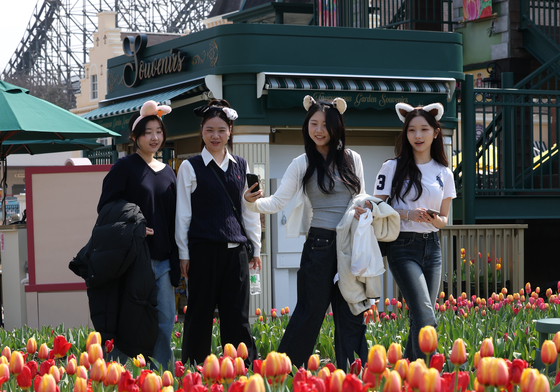 봄 나들이 나온 시민들