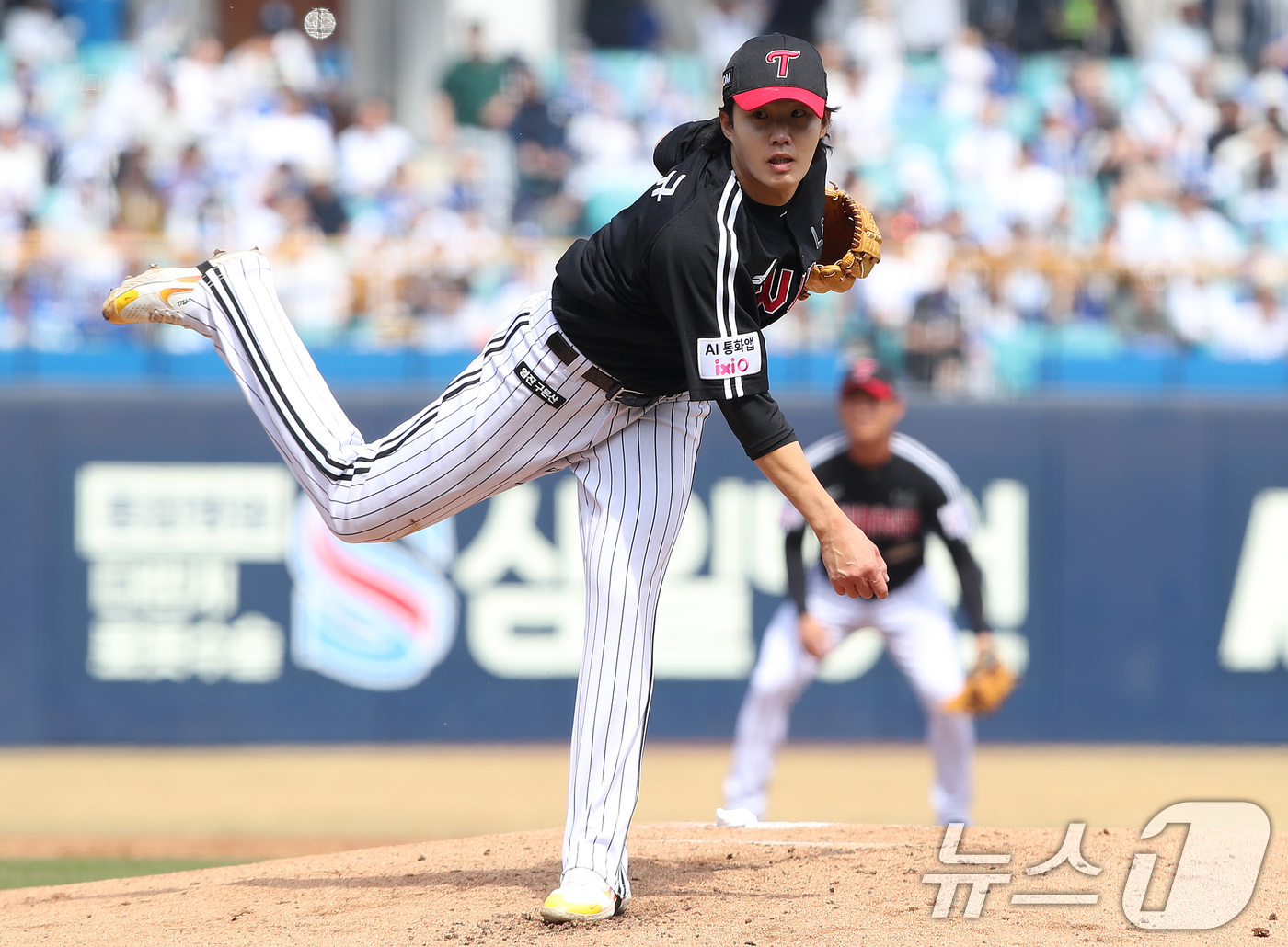 (대구=뉴스1) 공정식 기자 = 22일 오후 대구 삼성라이온즈파크에서 열린 프로야구 '2026 신한 SOL KBO리그' 시범경기 LG 트윈스와 삼성 라이온즈의 경기, 1회말 LG …