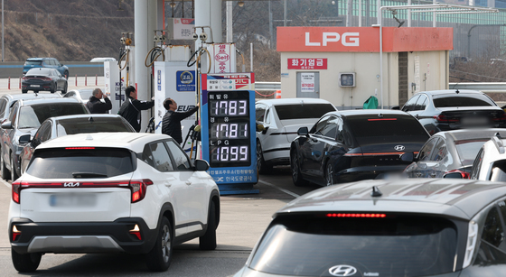 석유 최고가제 시행 첫 주 기름값 하락 전환