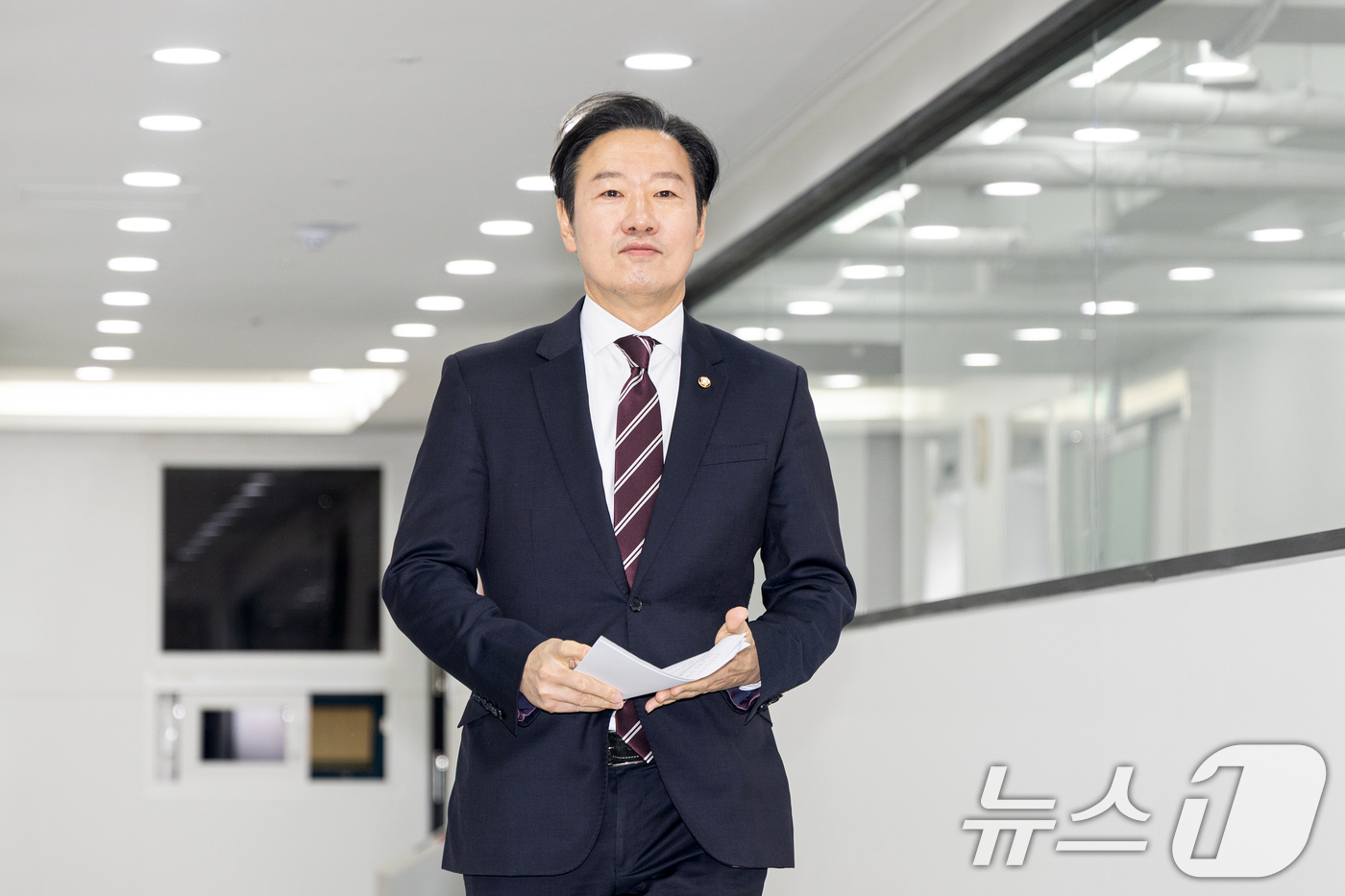 (서울=뉴스1) 이승배 기자 = 박수민 국민의힘 서울시장 예비후보가 22일 서울 여의도 중앙당사에서 열린 후보자 면접을 위해 발걸음을 옮기고 있다. 2026.3.22/뉴스1