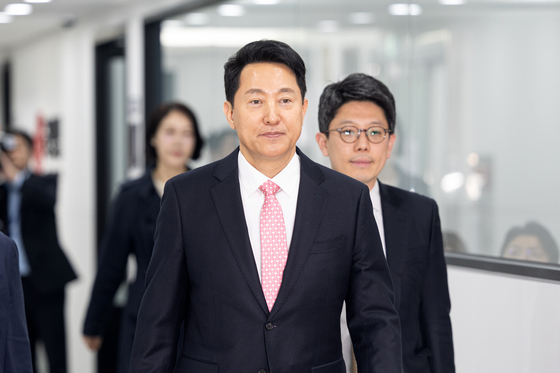 면접장 향하는 오세훈 서울시장