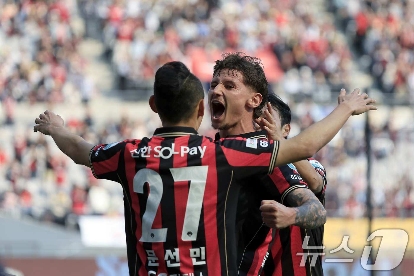 (서울=뉴스1) 박정호 기자 = 22일 오후 서울시 마포구 월드컵로 서울월드컵경기장에서 열린 하나은행 K리그1 2026 5라운드 FC서울과 광주FC의 경기에서 멀티골을 터트린 FC …