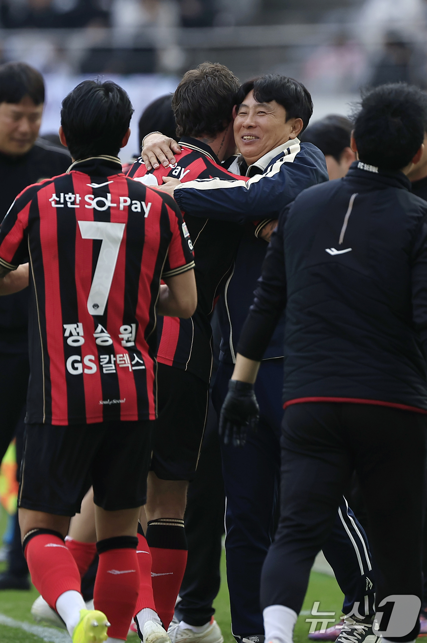 (서울=뉴스1) 박정호 기자 = 22일 오후 서울시 마포구 월드컵로 서울월드컵경기장에서 열린 하나은행 K리그1 2026 5라운드 FC서울과 광주FC의 경기에서 멀티골을 터트린 FC …