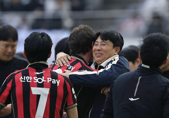 행복한 김기동 감독