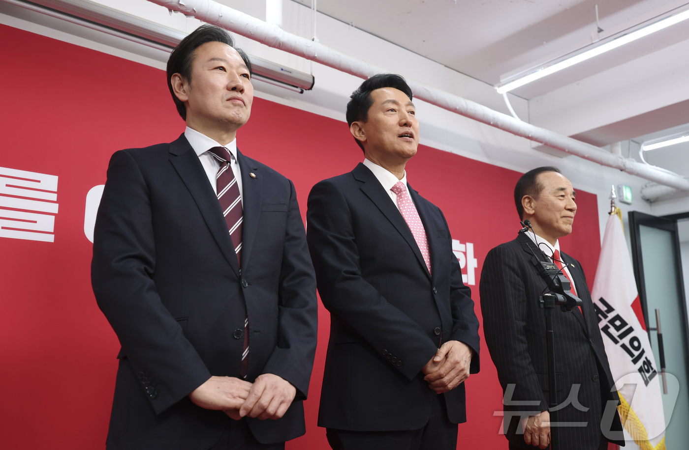 (서울=뉴스1) 이승배 기자 = 6·3 지방선거 서울시장에 도전하는 국민의힘 예비후보들이 22일 서울 영등포구 국민의힘 중앙당사에서 열린 광역단체장 후보 면접을 마치고 백브리핑을 …