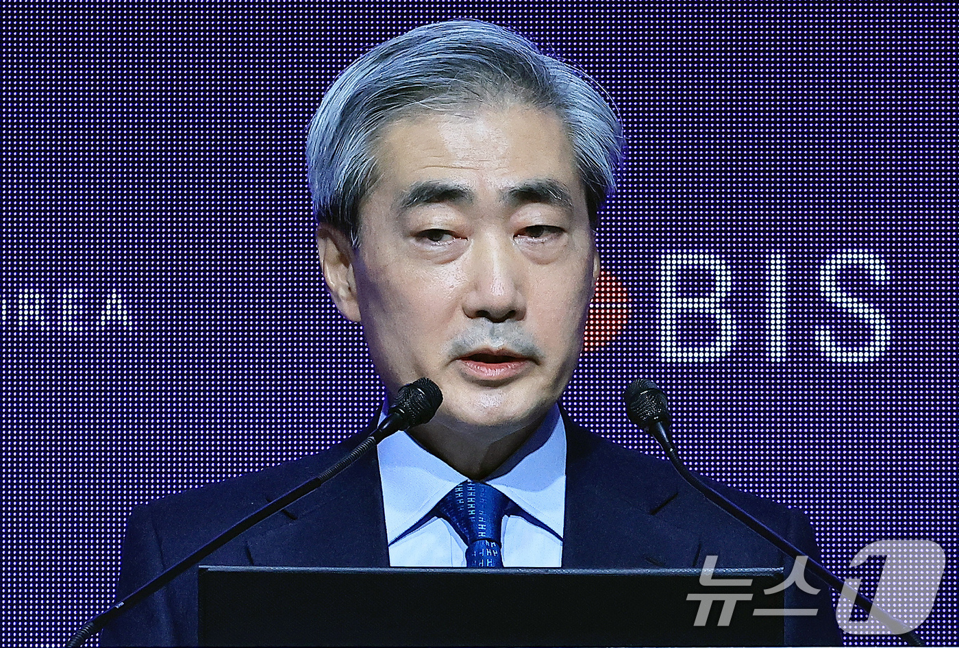 (서울=뉴스1) = 청와대는 22일 이재명 대통령이 한국은행 총재 후보자에 신현송 국제결제은행(BIS) 통화경제국장을 지명했다고 밝혔다. 사진은 2024년 12월17일 신현송 국제 …