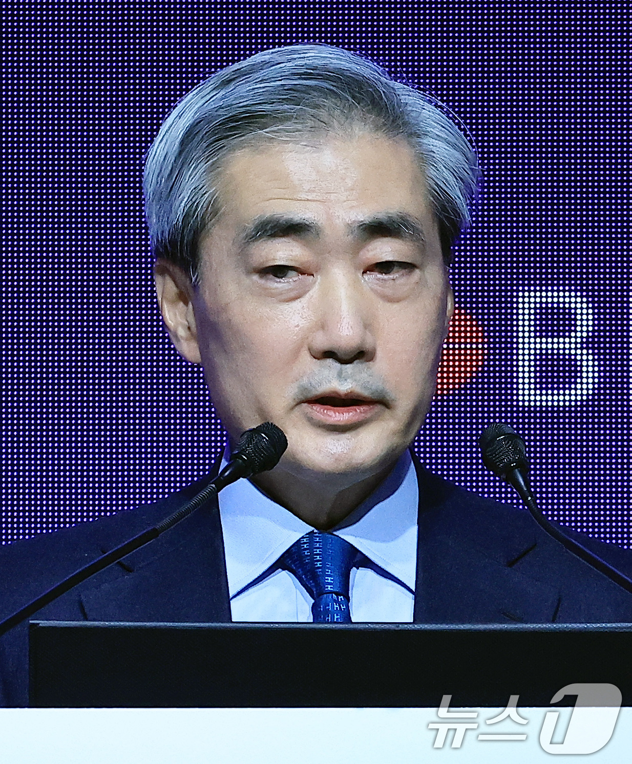 (서울=뉴스1) = 청와대는 22일 이재명 대통령이 한국은행 총재 후보자에 신현송 국제결제은행(BIS) 통화경제국장을 지명했다고 밝혔다. 사진은 2024년 12월17일 신현송 국제 …