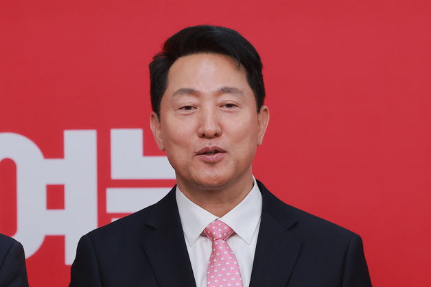 서울시장 후보 면접 마치고 브리핑 하는 오세훈 시장