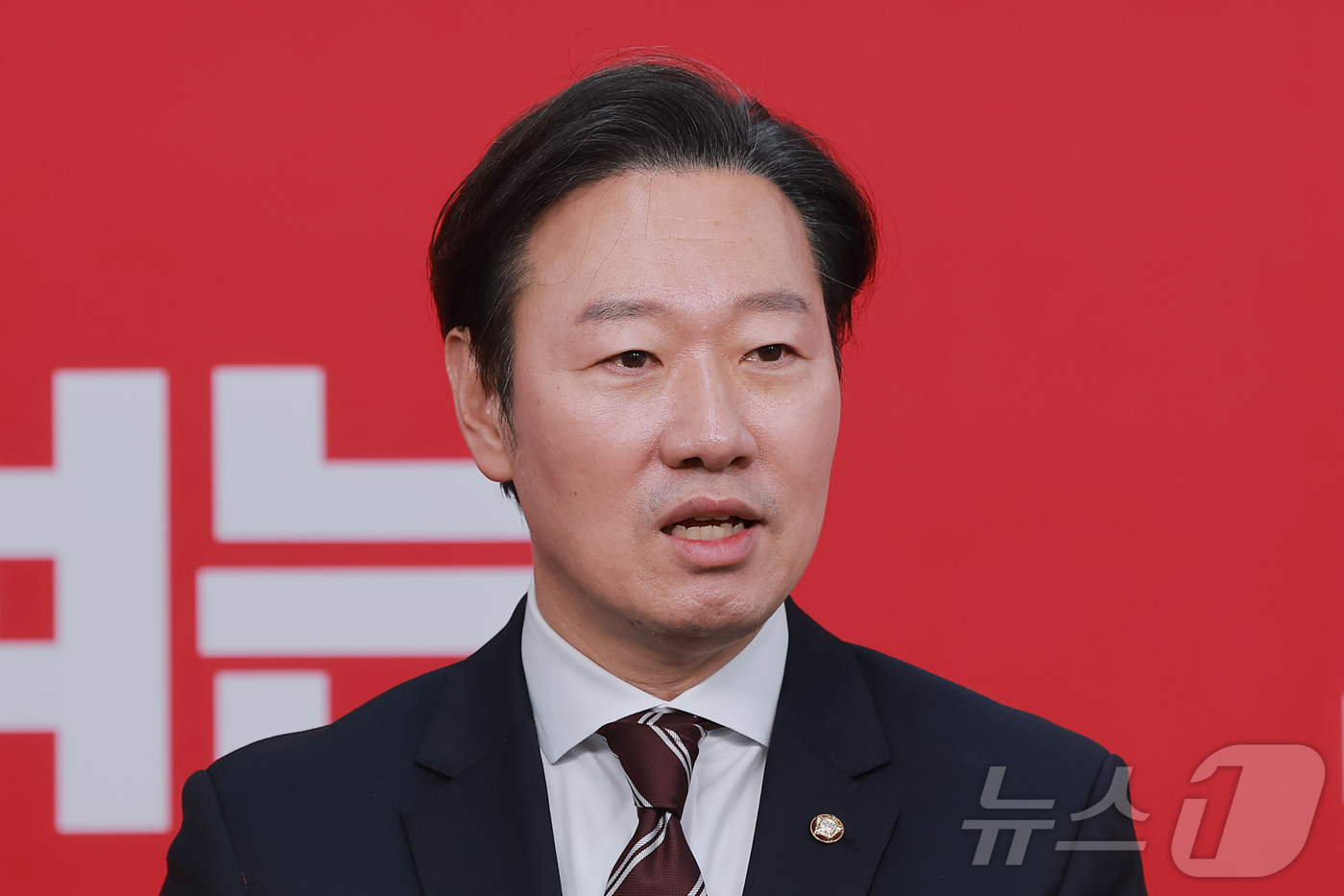 (서울=뉴스1) 이승배 기자 = 6·3 지방선거 서울시장에 도전하는 박수민 국민의힘 의원이 22일 서울 영등포구 국민의힘 중앙당사에서 열린 광역단체장 후보 면접을 마치고 취재진 질 …