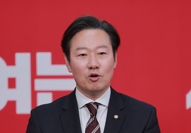 취재진 질의 답변하는 박수민 의원