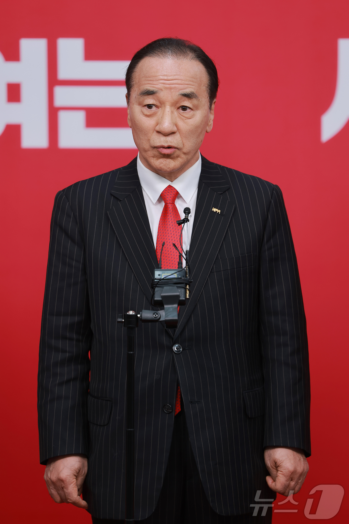 (서울=뉴스1) 이승배 기자 = 6·3 지방선거 서울시장에 도전하는 김충환 전 강동구청장이 22일 서울 영등포구 국민의힘 중앙당사에서 열린 광역단체장 후보 면접을 마치고 취재진 질 …