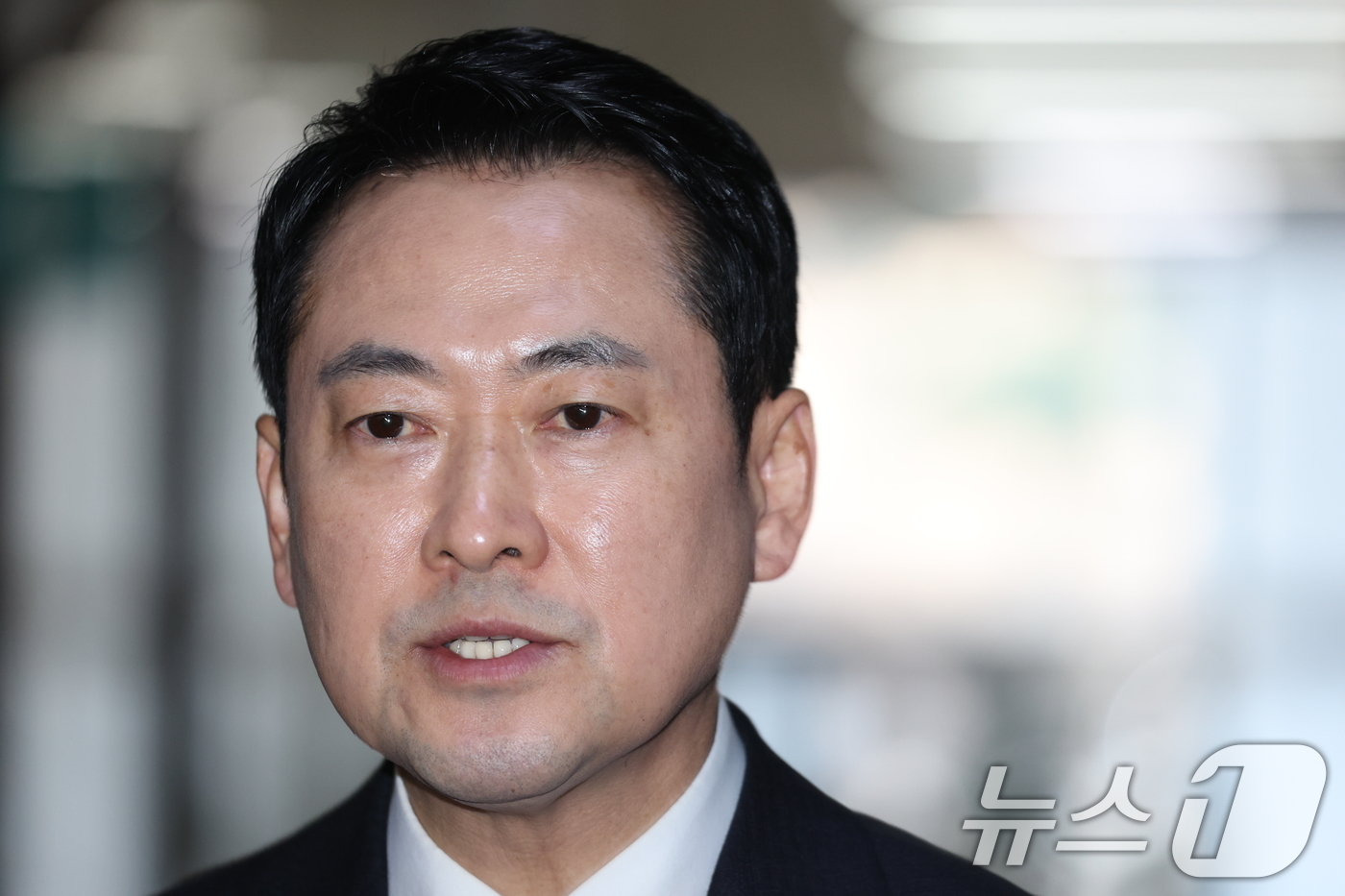 (서울=뉴스1) 이승배 기자 = 장동혁 국민의힘 대표가 22일 서울 여의도 국회에서 현안 관련 백브리핑을 하고 있다 2026.3.22/뉴스1