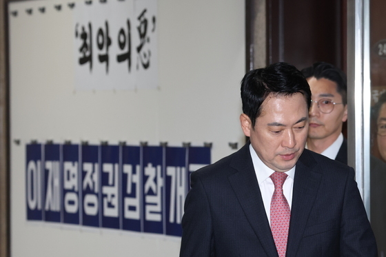 브리핑 마친 장동혁 대표