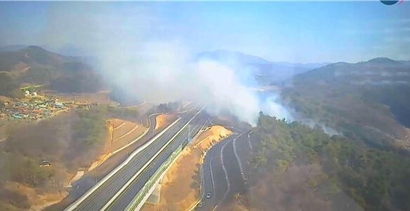 전북 김제 야산서 불 30분 만에 진화…"산림 0.5㏊ 소실"