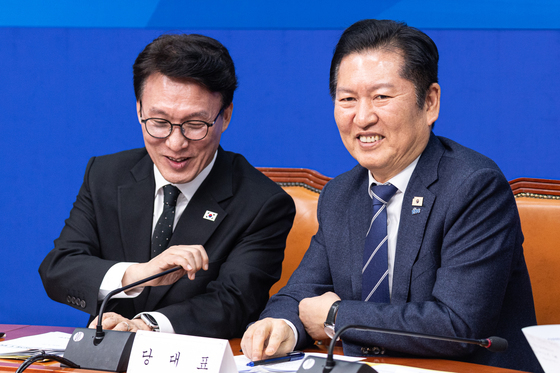 총리와 대화 후 미소 짓는 정청래 대표