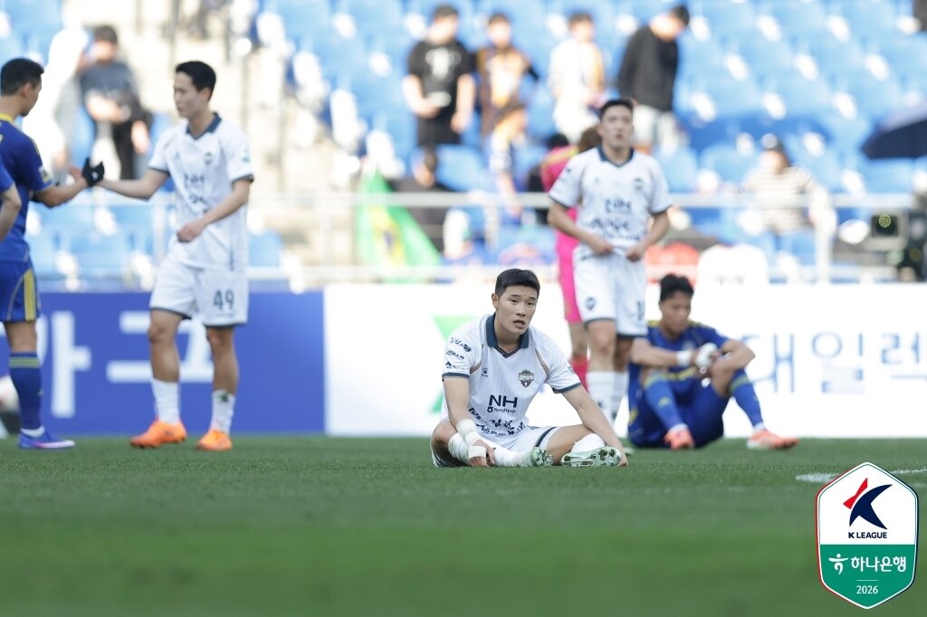본문 이미지 - 울산과 김천의 경기 모습(한국프로축구연맹 제공) 
