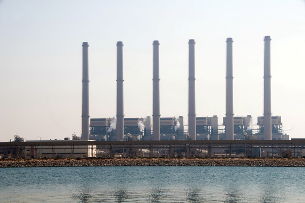 이란, '기름'에 이어 '물' 노린다…담수화 시설 파괴되면 걸프국 '생존 위기'