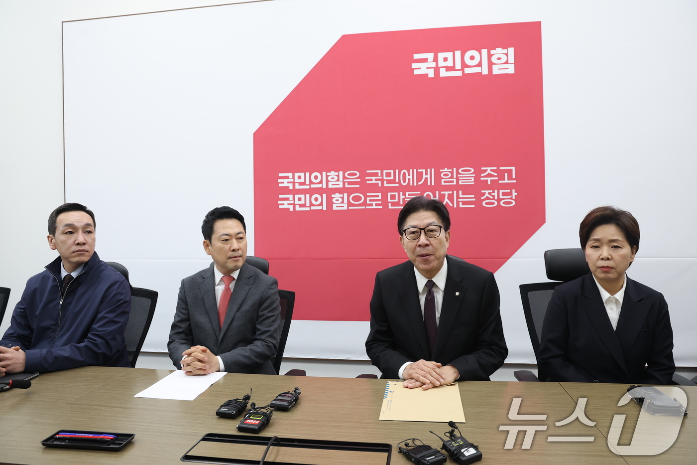 (서울=뉴스1) 이승배 기자 = 장동혁 국민의힘 대표가 23일 서울 여의도 국회에서 박형준 부산시장과 면담하고 있다. 2026.3.23/뉴스1