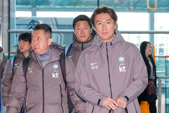 홍명보호, 마지막 모의고사 위해 영국으로 출국