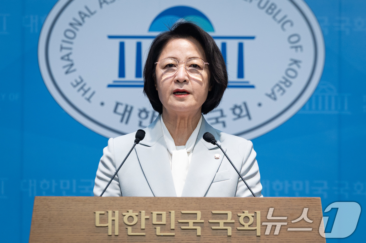 (서울=뉴스1) 유승관 기자 = 추미애 더불어민주당 경기도지사 예비후보가 23일 서울 여의도 국회 소통관에서 법제사법위원장직 사퇴 기자회견을 하고 있다. 2026.3.23/뉴스1