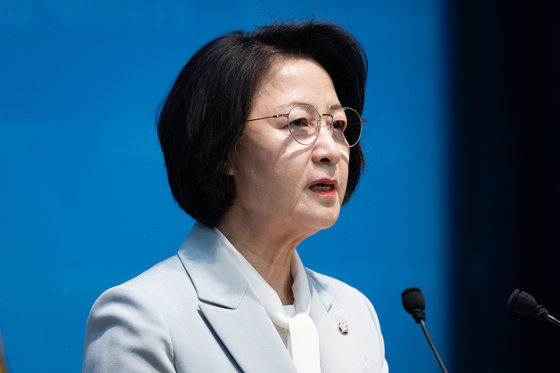 추미애 "법사위원장 사임…경기지사 예비경선 압도적 승리"(종합)