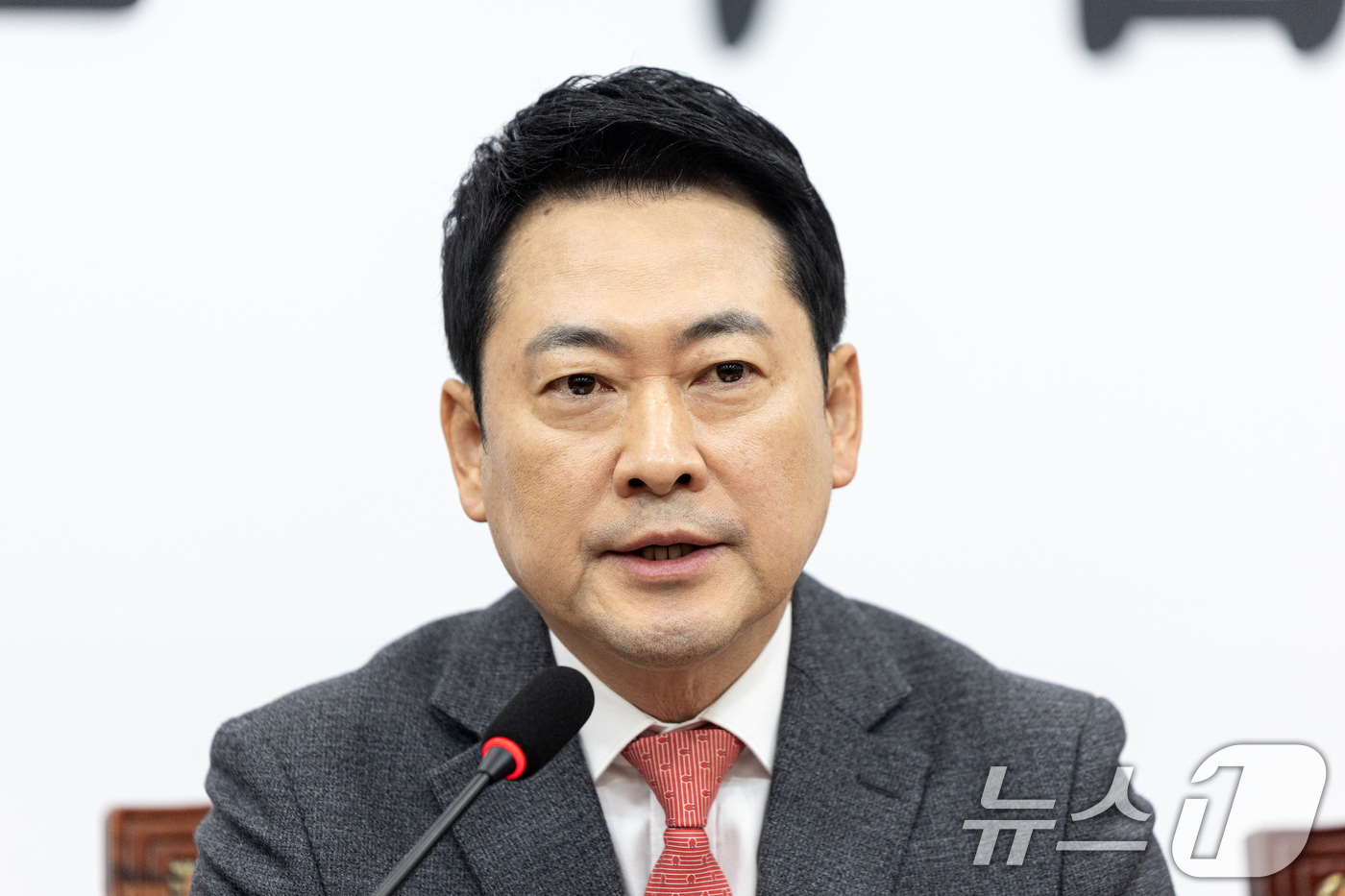 (서울=뉴스1) 이승배 기자 = 장동혁 국민의힘 대표가 23일 서울 여의도 국회에서 열린 최고위원회의에서 모두발언하고 있다. 2026.3.23/뉴스1