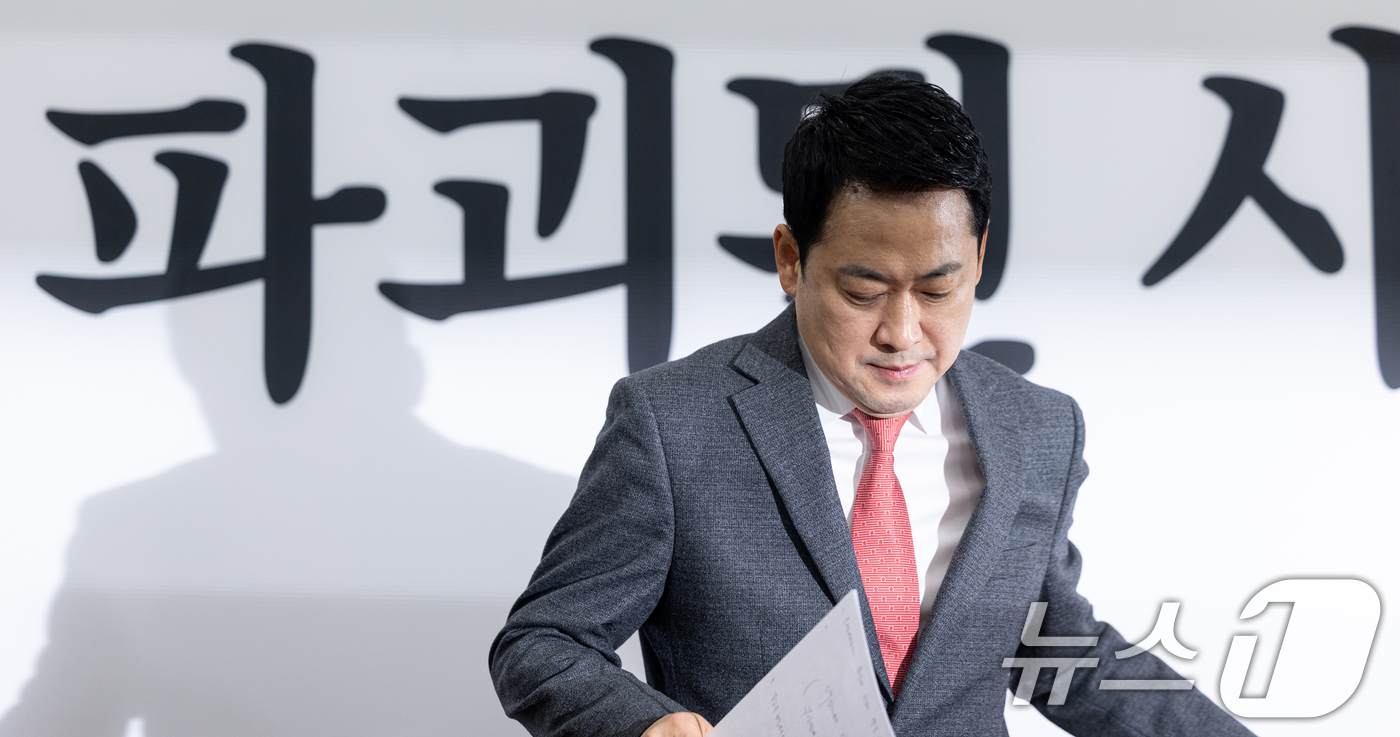 (서울=뉴스1) 이승배 기자 = 장동혁 국민의힘 대표가 23일 서울 여의도 국회에서 열린 최고위원회의에 참석하고 있다. 2026.3.23/뉴스1