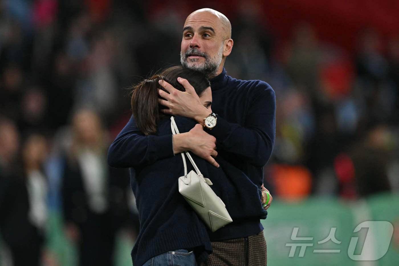 본문 이미지 - 23일 리그컵 우승으로 통산 40번째 우승을 달성한 펩 과르디올라 맨체스터 시티 감독. ⓒ AFP=뉴스1