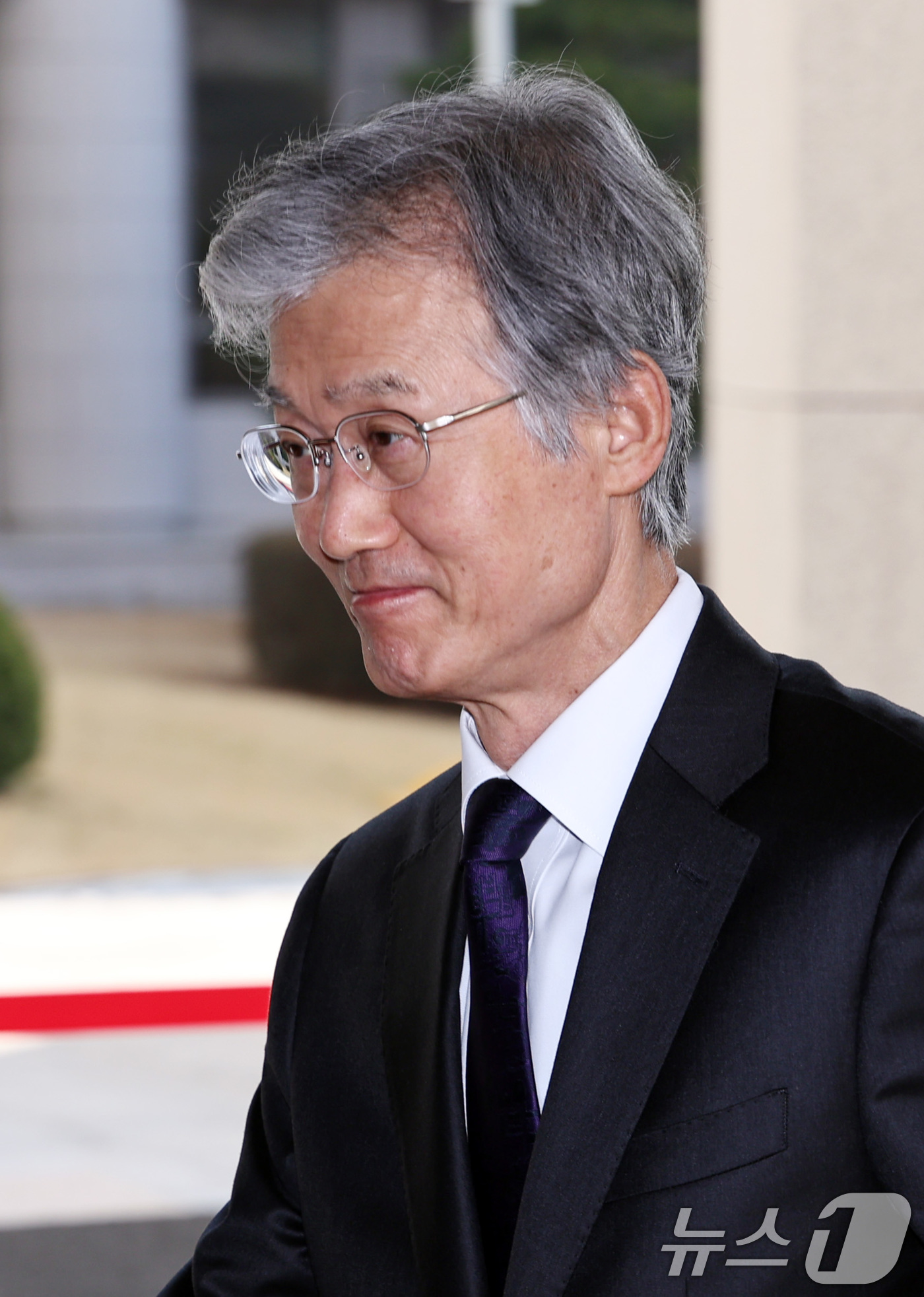 (서울=뉴스1) 구윤성 기자 = 조희대 대법원장이 23일 오전 서울 서초구 대법원으로 출근하고 있다.  2026.3.23/뉴스1
