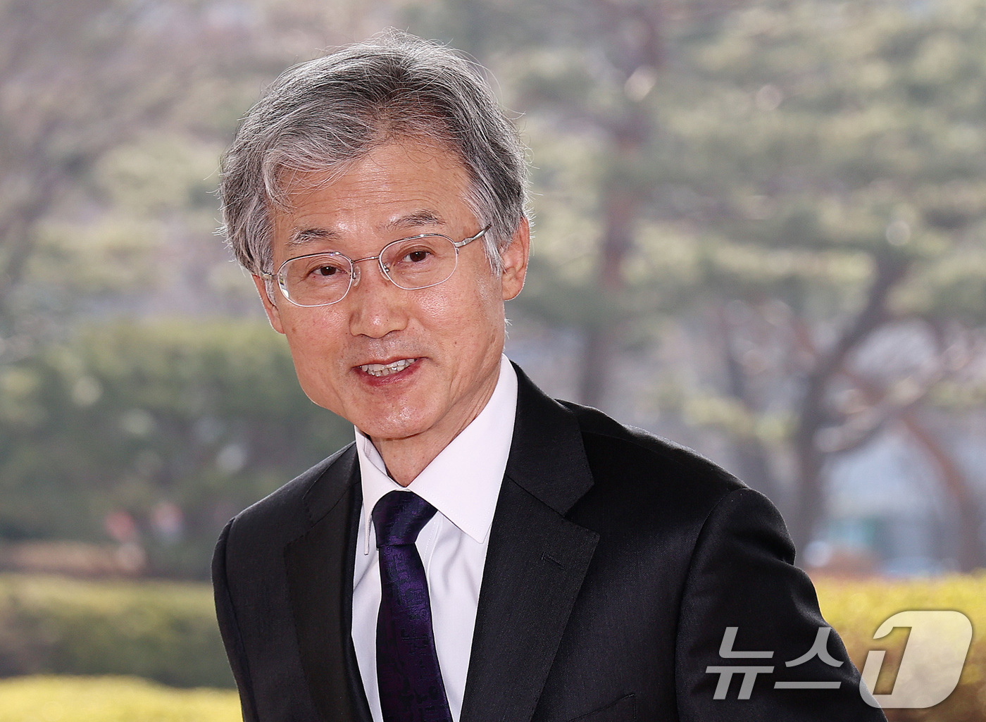 (서울=뉴스1) 구윤성 기자 = 조희대 대법원장이 23일 오전 서울 서초구 대법원으로 출근하고 있다.  2026.3.23/뉴스1