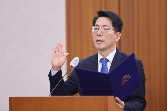 청문회 선서하는 황종우 해수부 장관 후보자