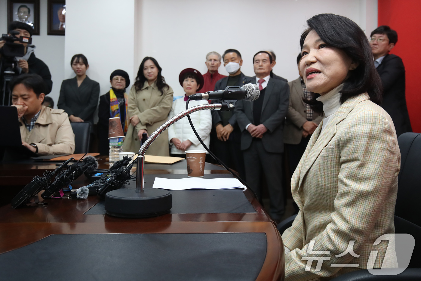 (대구=뉴스1) 공정식 기자 = 이진숙 전 방송통신위원장이 23일 오전 대구 수성구 국민의힘 대구시당에서 기자회견을 열고 전날 국민의힘 공천관리위원회가 발표한 6·3 지방선거 대구 …