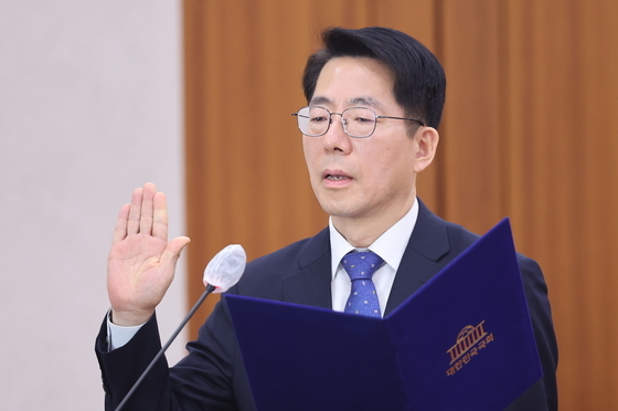 선서하는 황종우 해수부 장관 후보자