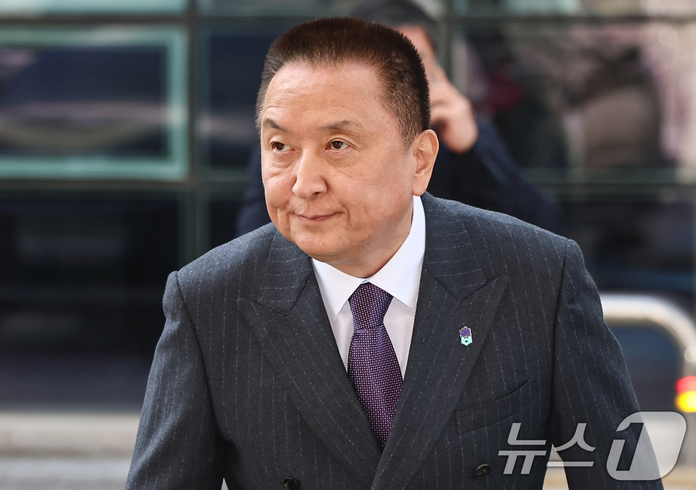 (서울=뉴스1) 김도우 기자 = 김영환 충북도지사가 23일 서울 양천구 남부지방법원에서 열린 국민의힘 상대 가처분 신청 심문에 출석하고 있다.김 지사는 지난 16일 국민의힘 지방선 …