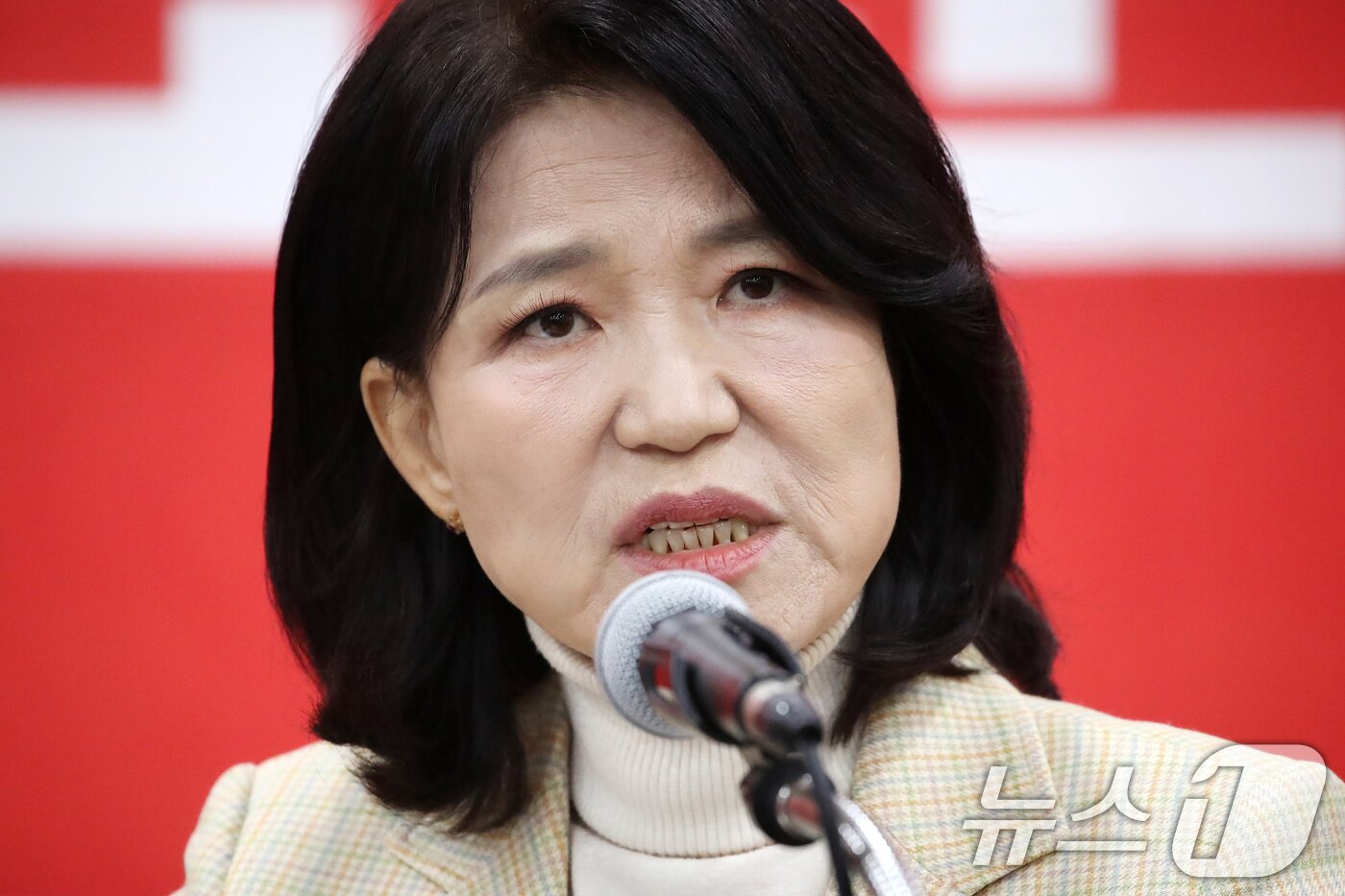 본문 이미지 - 이진숙 전 방송통신위원장이 지난 23일 오전 대구 수성구 국민의힘 대구시당에서 기자회견을 열고 전날 국민의힘 공천관리위원회가 발표한 6·3 지방선거 대구시장 후보 공천 컷오프(공천 배제)관련 불복 입장을 밝히고 있다. 2026.3.23 ⓒ 뉴스1 공정식 기자