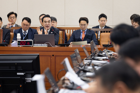 청문회 답변하는 박홍근 장관 후보자