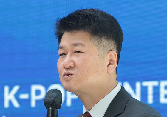 인사말 하는 박성진 월드케이팝센터 대표