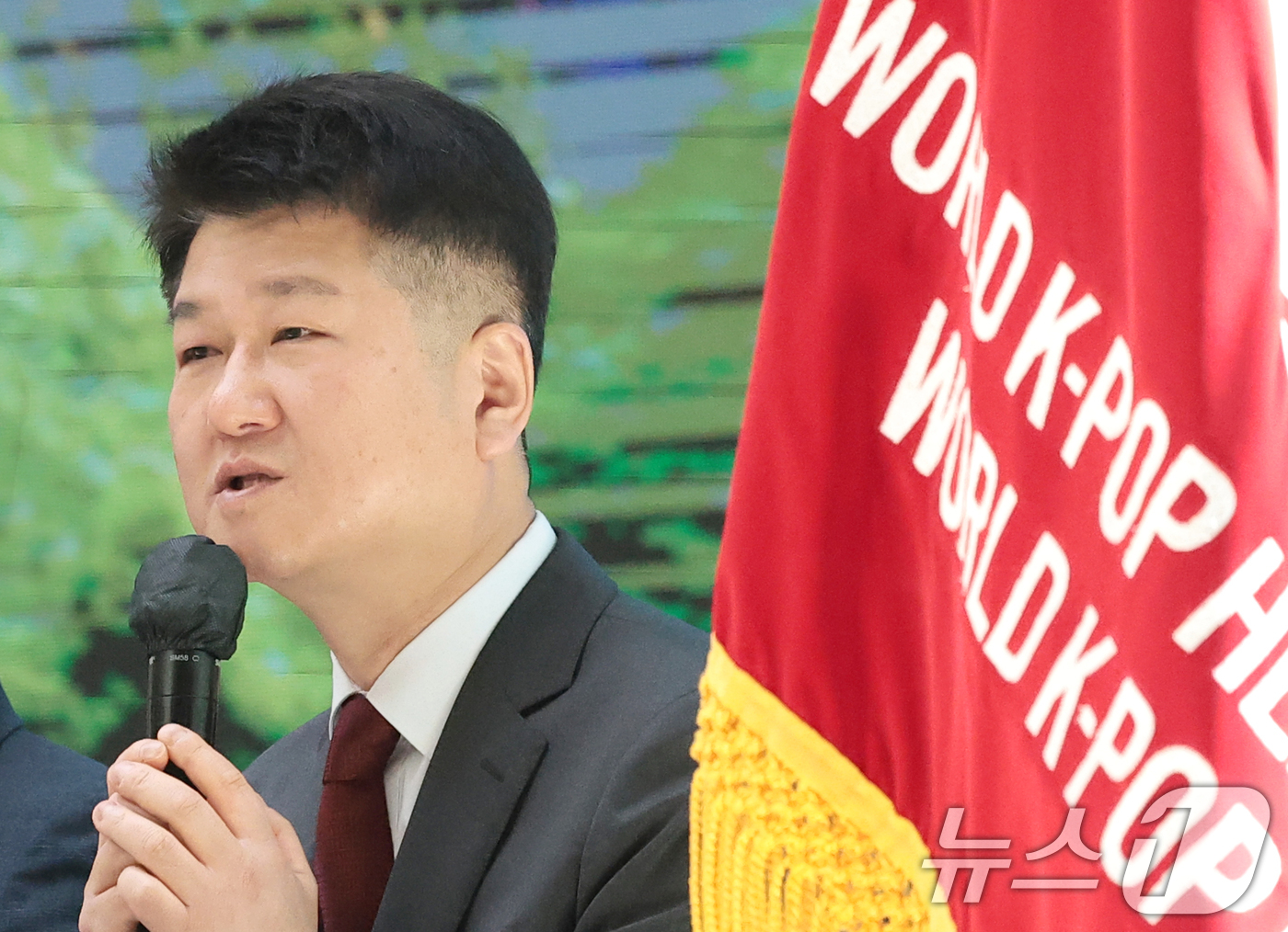 (서울=뉴스1) 권현진 기자 = 박성진 월드케이팝센터 대표가 23일 오전 서울 중구 크레스트72에서 열린 32개국 K팝 프로젝트 ‘클릭더스타’ 글로벌 파트너 계약 체결 및 제작발표 …