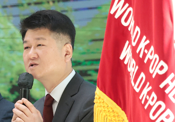 인사말 하는 박성진 대표