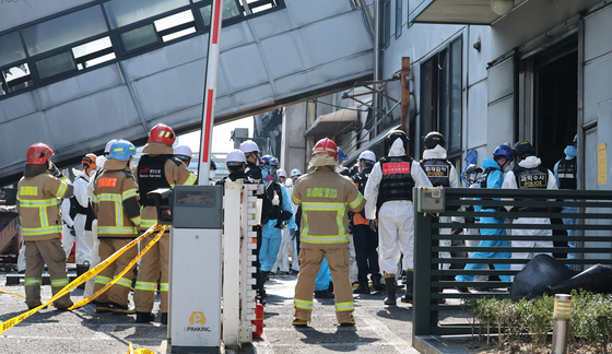 공장 내부로 진입