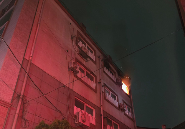 전기자전거 배터리 충전 중 화재로 20대 숨져