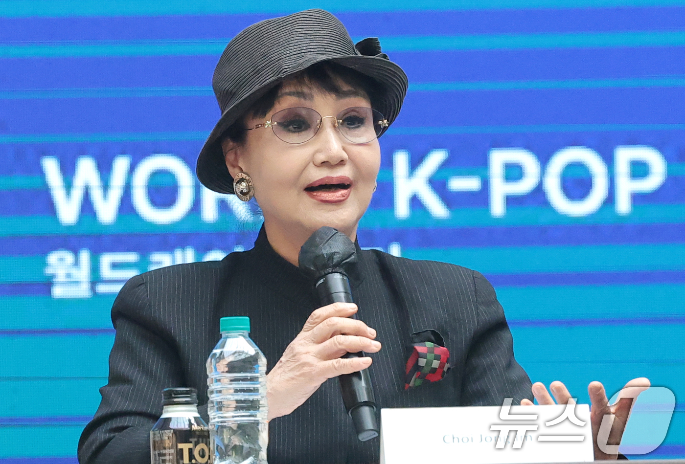 (서울=뉴스1) 권현진 기자 = 오카무라 그랜드 채리엇 엔터테인먼트 회장이 23일 오전 서울 중구 크레스트72에서 열린 32개국 K팝 프로젝트 ‘클릭더스타’ 글로벌 파트너 계약 체 …